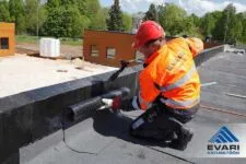 Parapeti katmine rullmaterjaliga SBS kattega katusel