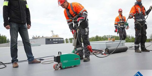 PVC rullmaterjali vuugi keevitus lamekatusetöödel