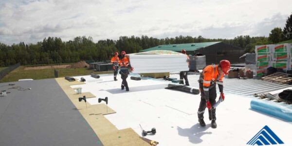Lamekatuse soojustustööd PVC kattega katusel
