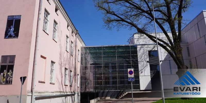 Eesti Kirjandusmuuseumi juurdeehituse katusetööd