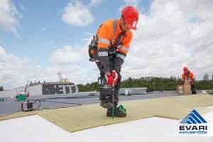 Holding Invest OÜ PVC katusekonstruktsiooni kinnitamine Tartus Klaasi 12