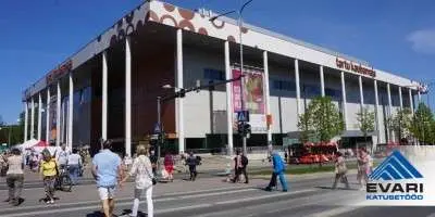 Tartu Kaubamaja katuste remont Tartu südalinnas Riia 1