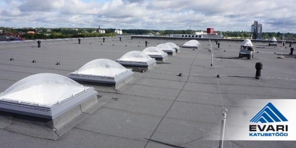 Katuseaknad lamekatusel Tartu kohtumaja katuse rekonstrueerimine
