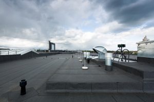Kvartal - vabaaja- ja kaubanduskeskus. Katuse ehitustööd Tartu südalinnas Riia 2