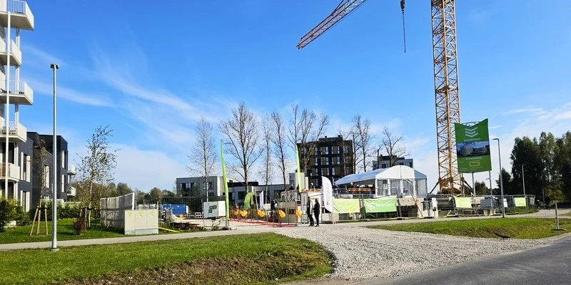 LINNUPARGI ARENDUSE VIIMASE MAJA NURGAKIVI Linnupargi arenduse viimase maja nurgakivi