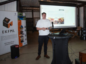 TONI TOMSON Toni Tomson