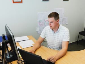 LAMEKATUSE POLLARITE JA KINNITUSPOSTIDE PAIGALDUS Pollarite, kinnituspostide, turvatrosside paigaldus lamekatusel