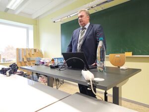 Lamekatusetarindi labiviigud ja solmlahendused 800600 20251023 120225 1 - OÜ Evari Ehitus