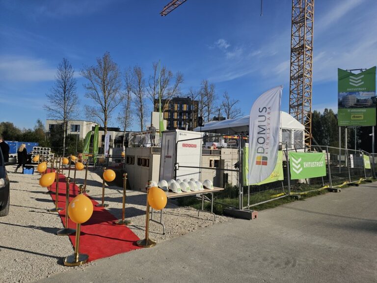 Linnupargi arenduse viimase maja nurgakivi 800600 20251003 152215 1 - OÜ Evari Ehitus