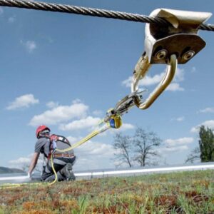 LAMEKATUSE POLLARITE JA KINNITUSPOSTIDE PAIGALDUS - TURVALISUS KATUSEL Turvasüsteemid, eluliinid - pollarid ja nende külge on kinnitatud kukkumiskaitse trossid