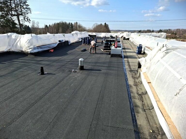 Bituumenrullmaterjalist pealiskihi paigaldus