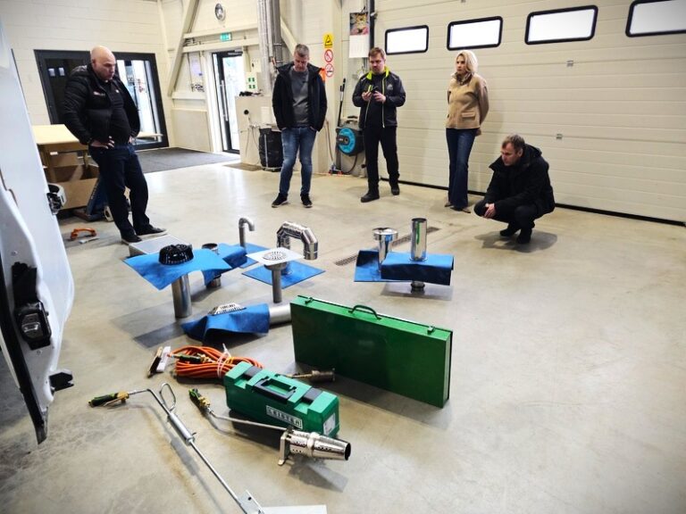 Lamekatusel kasutatavad tooted ja ja tööriistad.