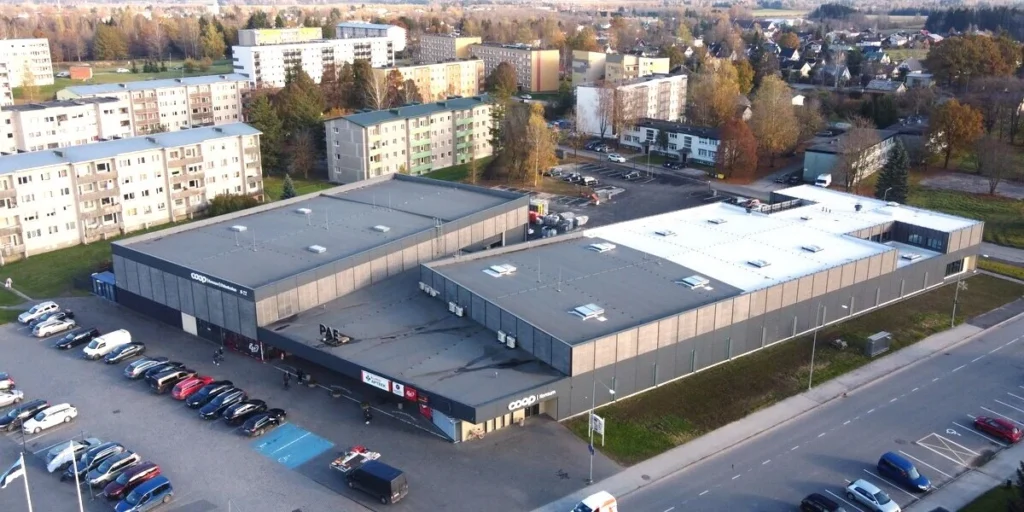 Jõgeva Pae keskuse lamekatuse ehitus Jõgevamaal Aia 33