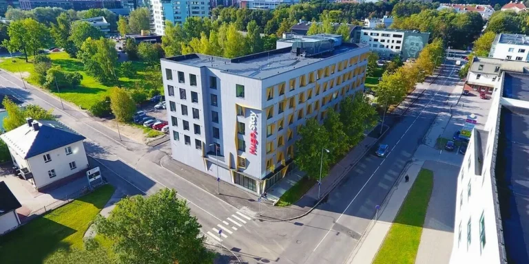 Katuse ehitus hostelile Tartus Raatuse 23 Ülejõe linnaosas
