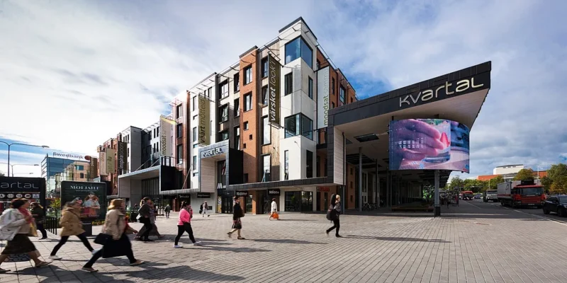Lamekatuste ehitamine ja kaasaegsed katusetarindid äri- ja vabaajakeskusel Kvartal Tartus.