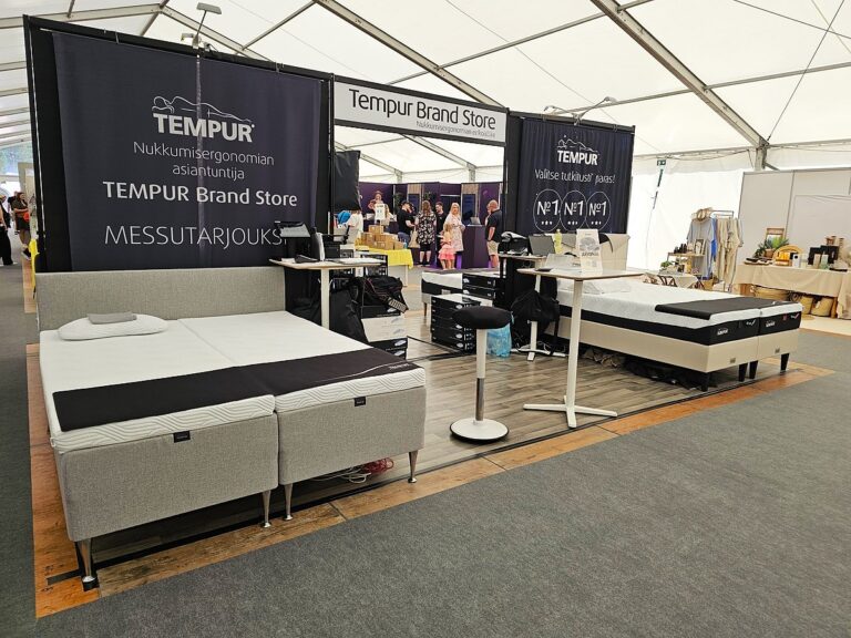 MAGAMISTOA ERGONOOMIKAKONTSEPTSIOONID ELAMUMESSIL: TEMPUR BRAND STORE TUTVUSTAMAS KAASAEGSEID VOODEID JA MATRATSEID. Soome Elamumess Lempääläs 2026 – Tempur Brand Store voodite ja madratsite väljapanek näitusehallis