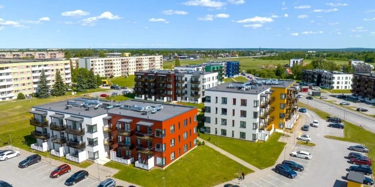 Lamekatuse ehitus kortermajale Tartus Laseri 6 Ränilinna linnaosas