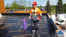 Bituumenmaterjaliga parapetitõstete keevitamine Bituumenmaterjaliga parapetitõstete keevitamine SBS kattega katusel