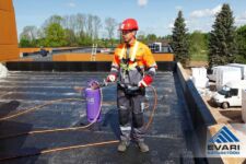 Bituumenmaterjaliga parapetitõstete keevitamine SBS kattega katusel