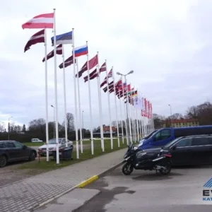 RIIA NÄITUSEHALLI EES OLEVAD LIPUD Katusemeistrite MM Riia näitushalli ees olevad lipud