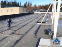 Puiga Põhikooli katusetöö. Aurutõke bituumenrullmaterjalist.